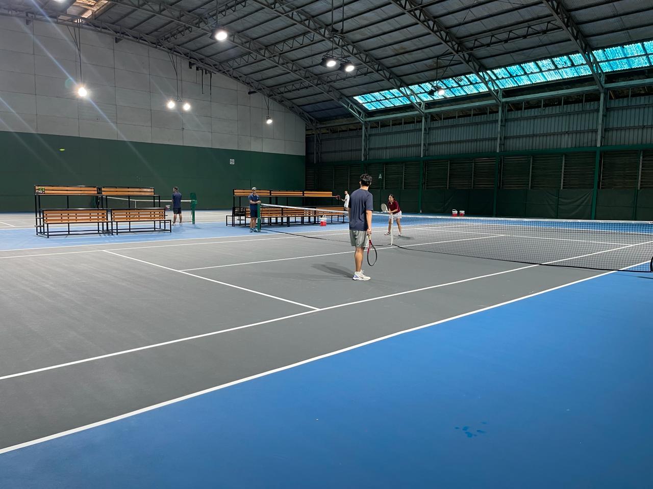 Men dachada eshakda etuk rus ayolni sikaman.